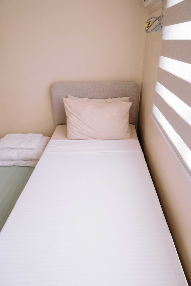 The Sleek & Chic Hideaway