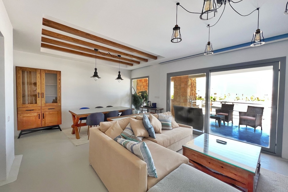 Xuru Stays I Calming & Cozy 3bdr Getaway @ Swan Lake El Gouna