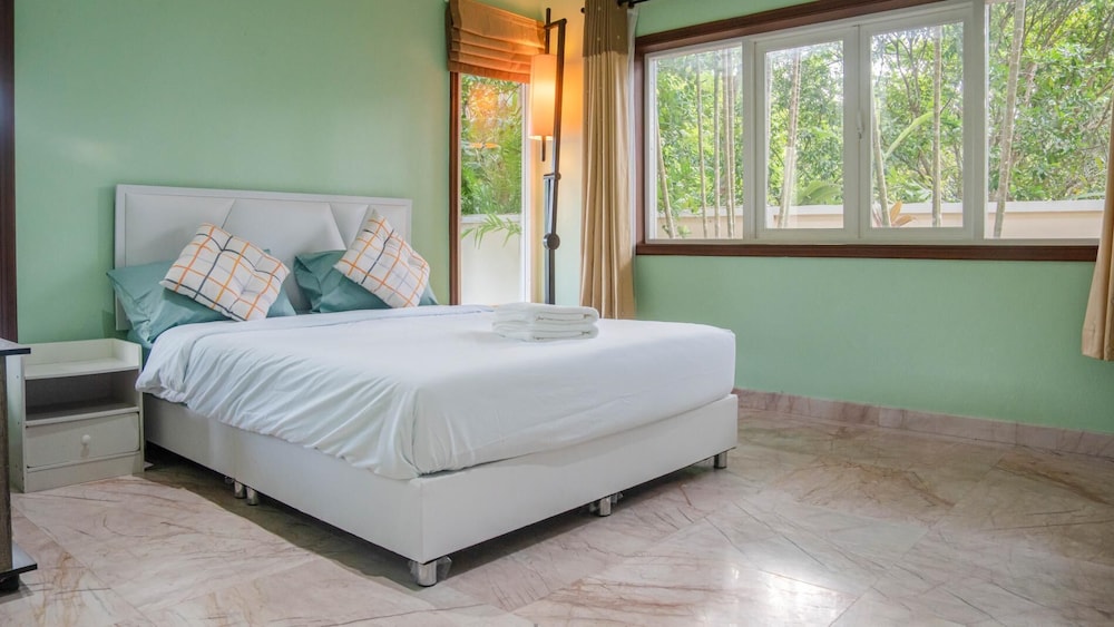 7 Bedroom Pool Villa in Kathu SV1