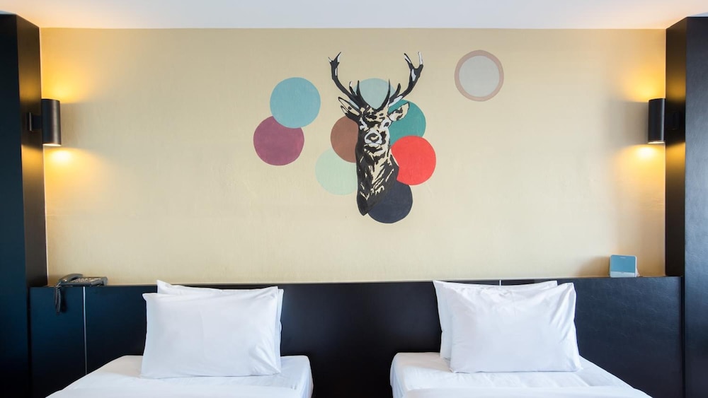 Pentahug Hotel