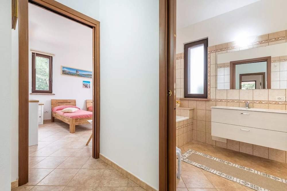 Amazing Detached Villa for 8 Guests Near Stintino