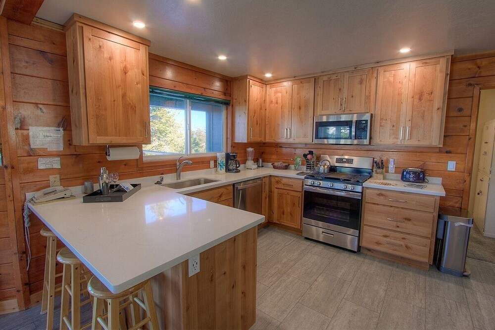 Hch1475 - Heavenly Lake View Retreat 5 Bedroom Home