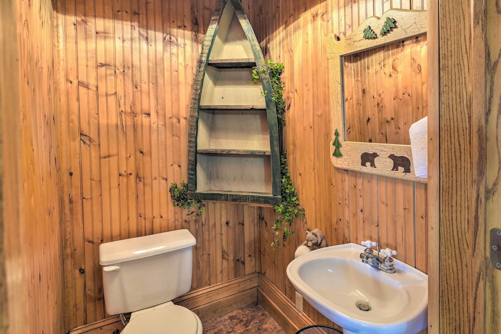 Relaxing Waterloo Retreat w/ Orchard View! view 3