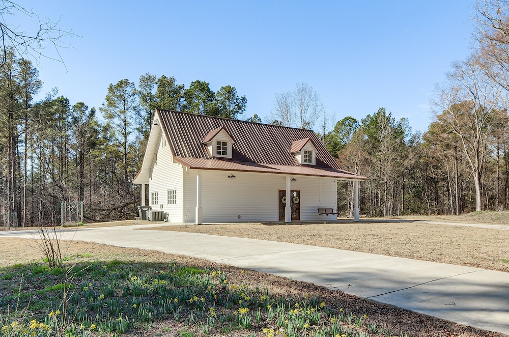 Spacious Lexington Home w/ Fire Pit: Hunt & Fish! view 4
