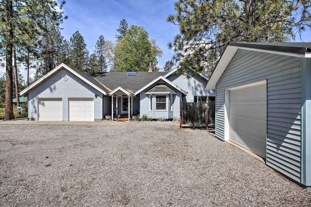 All-seasons Chewelah Home: Fish, Golf & Ski! view 3