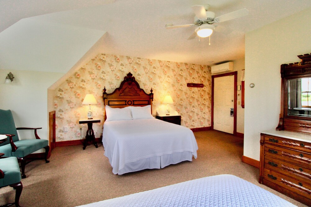 Rose Farm Inn