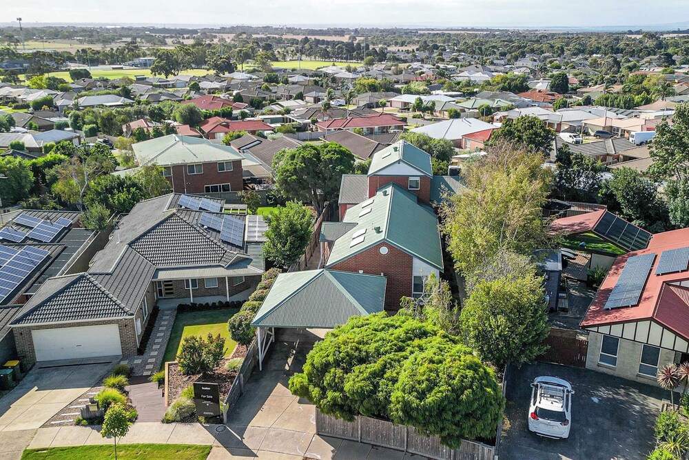 StayAU Gorgeous 5BR BBQ Home Geelong