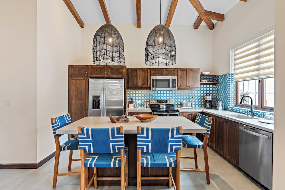 Stylish Condo in the Heart of Las Catalinas with Vibrant Design & Exclusive Beach Club Access