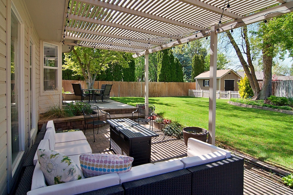 Cozy 5BR w Fire Pit BBQ Near Topgolf Fun