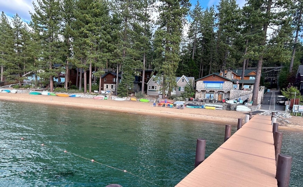 Zephyr Cabin 3 Bedroom Home by RedAwning - Property Image 17