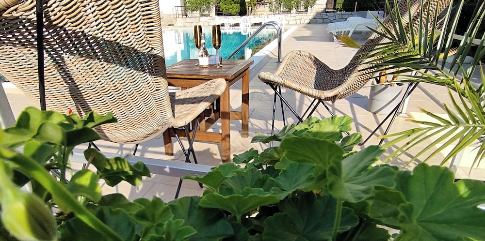 New Line Village Apartments, up to 4 Guests