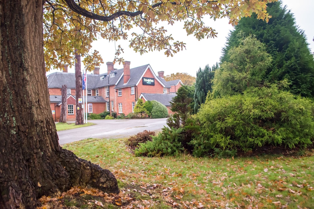 Crawley Vacations - Trivelles Gatwick - Property Image 1
