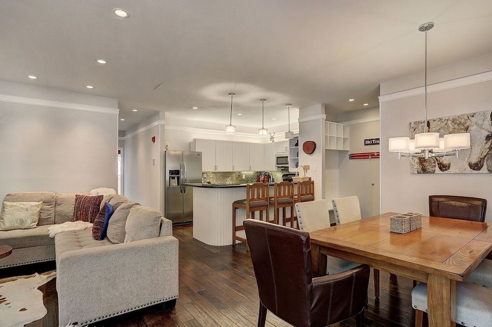 2721 Chateaux DMont by RedAwning
