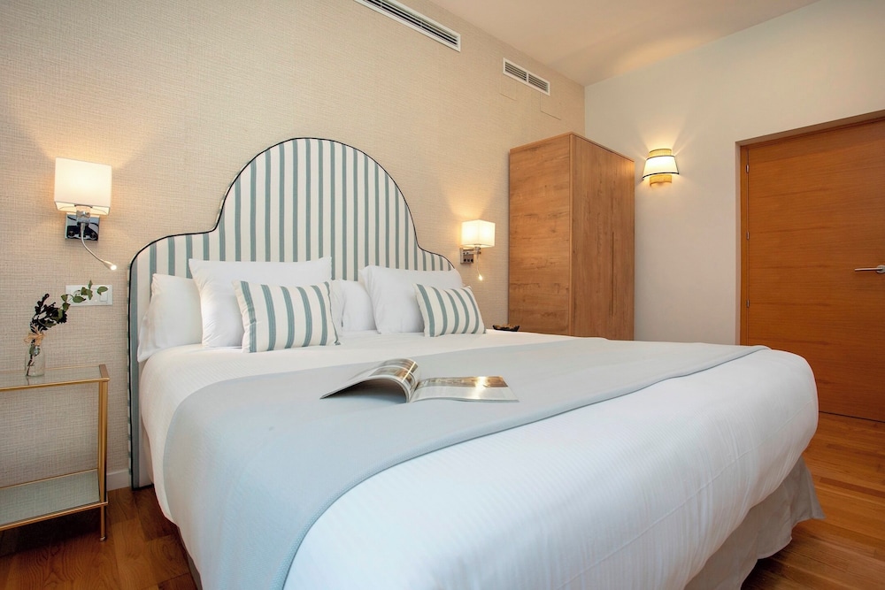Exclusive Apartment 5BD in Seville. Carlos V