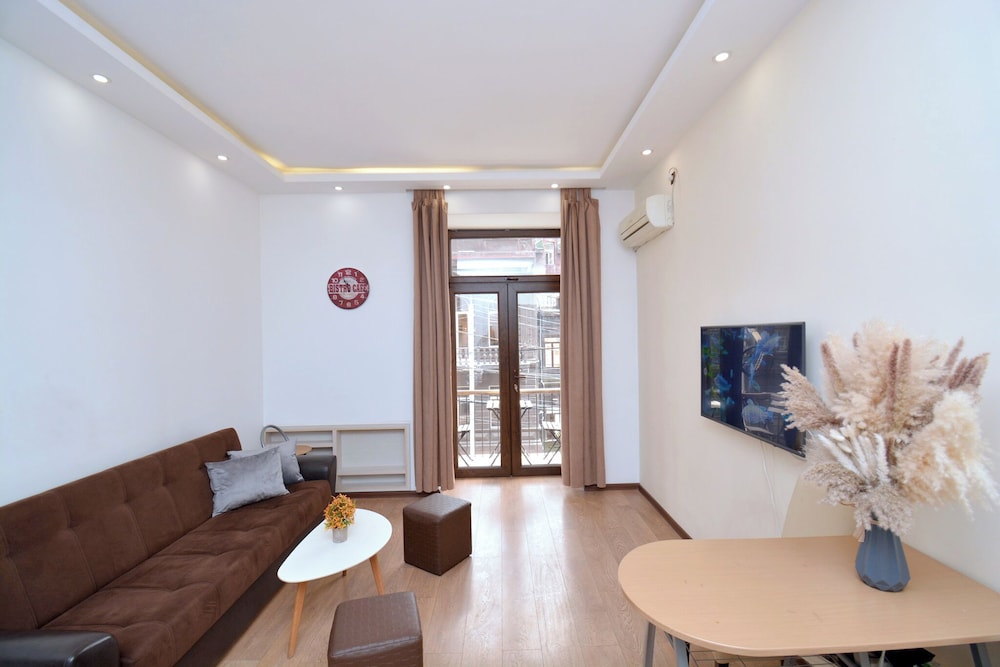 Apartment with balcony on Nalbandyan