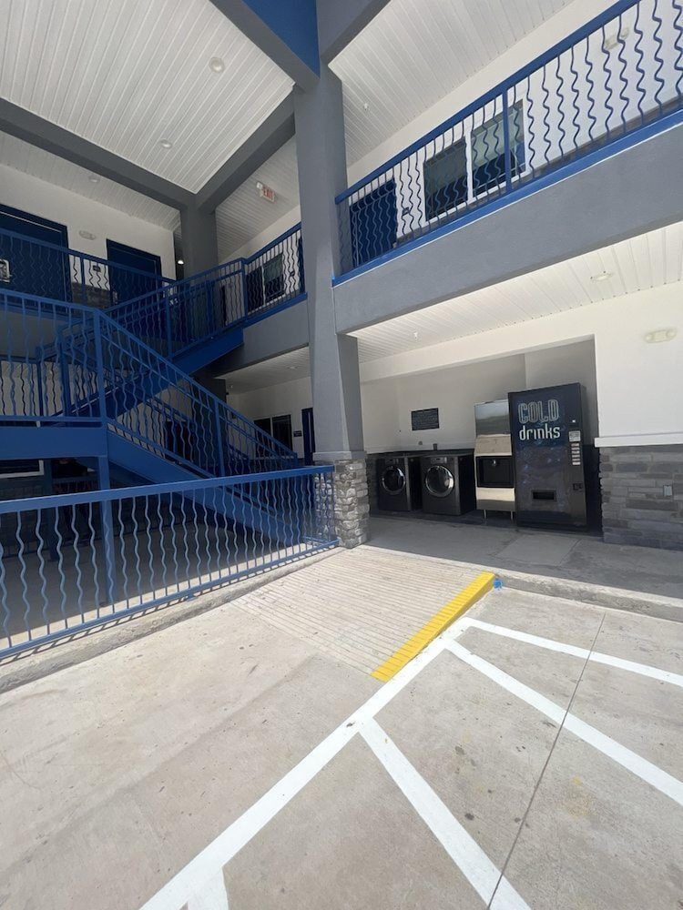 Elite Inn & Suites