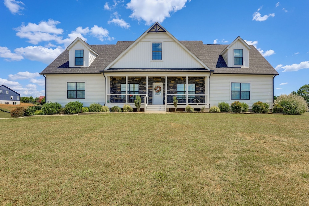 5 Mi to Lake Anna State Park: Modern Family Home!