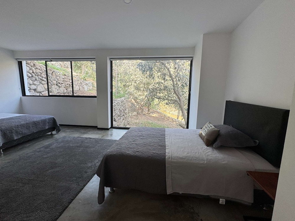 w Elegant 7BR Home w Pool in Santa Eualia