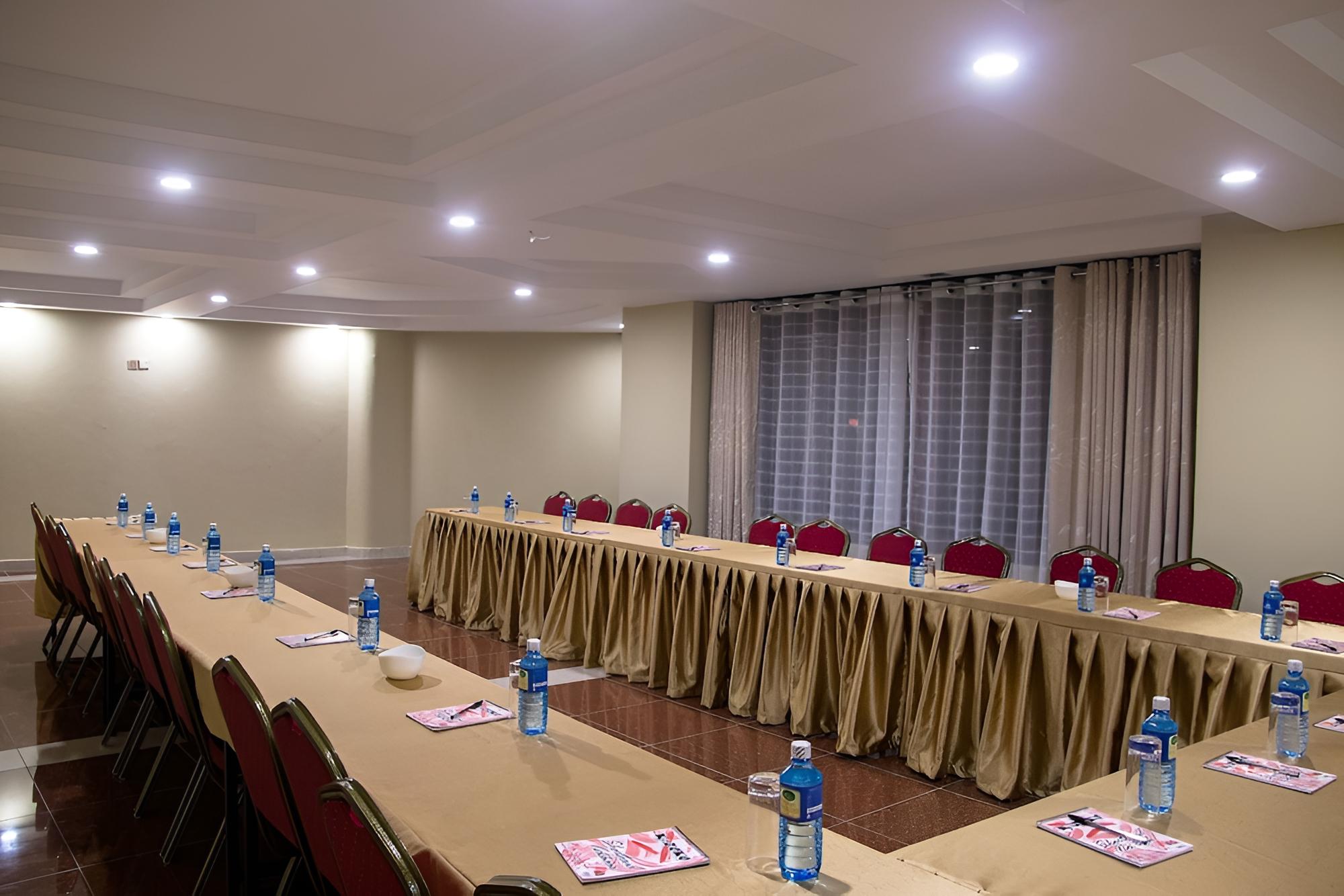Maxland Hotel Juja