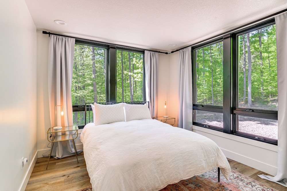 Modern Bellaire Cabin < 5 Mi to Lake & Slopes! view 3