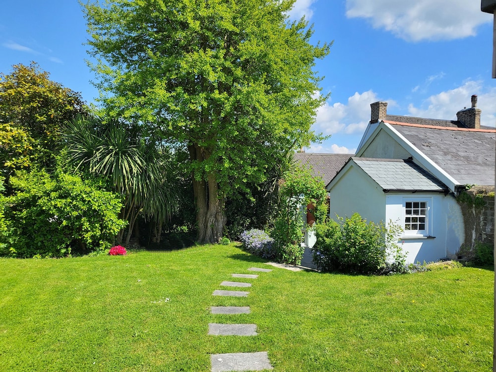 Lands House