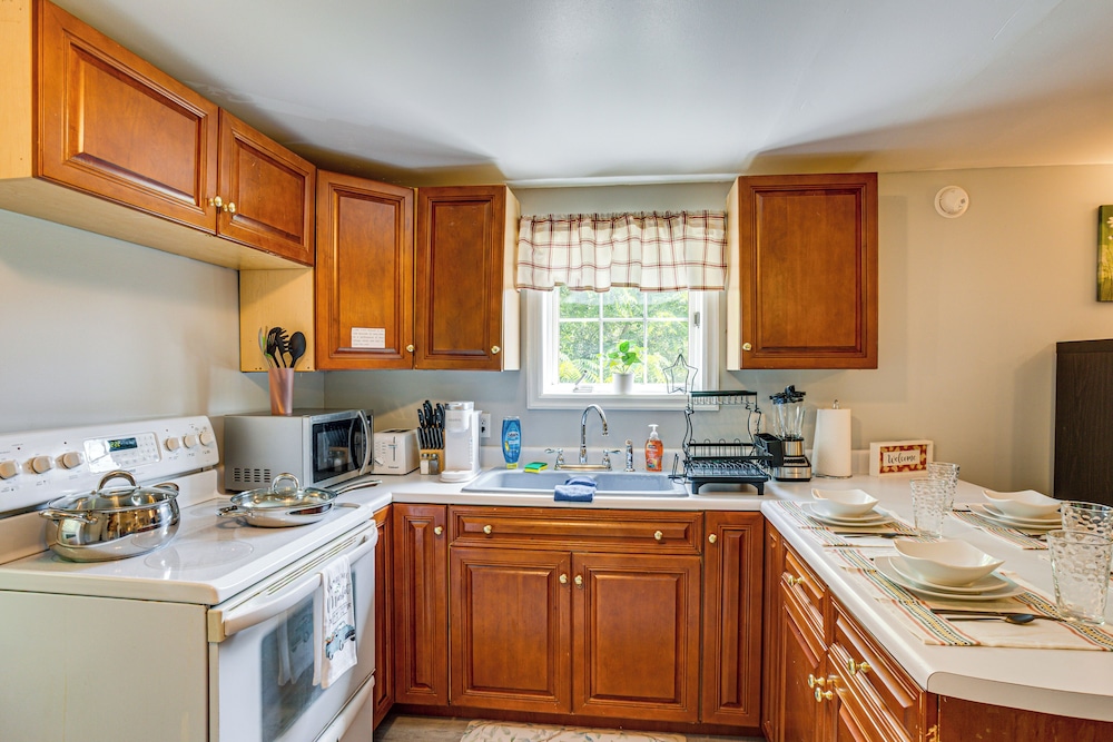Honey Bee Farm On-site: Susquehanna Valley Apt!