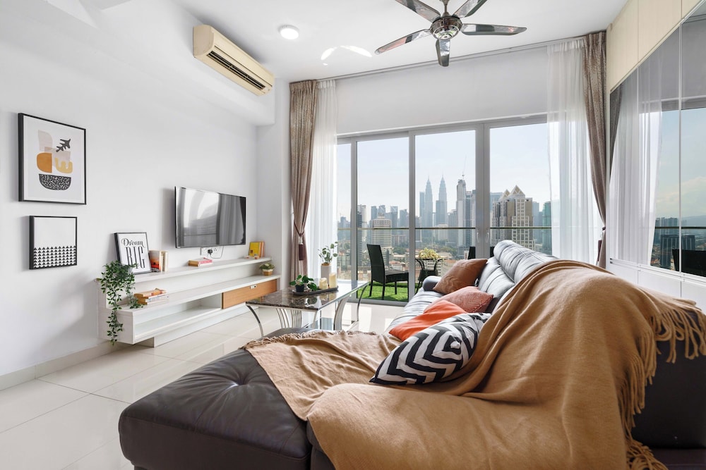 NaiBnB @ Regalia Residence