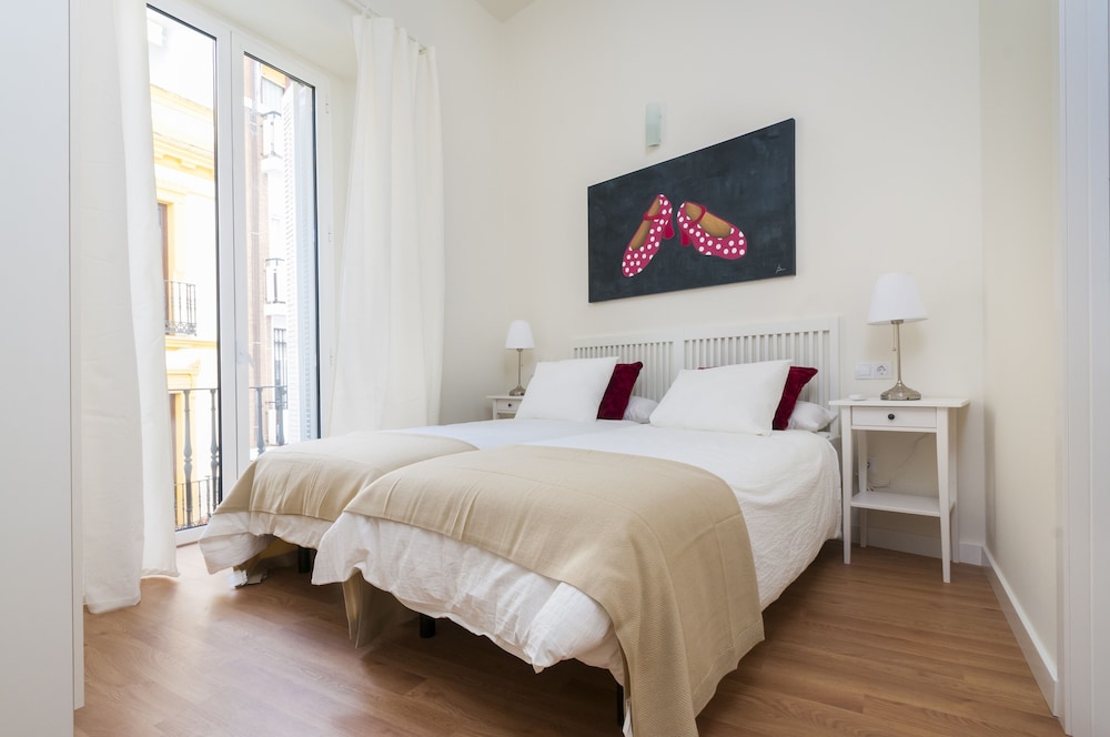 Prime Location 2 BD Apartement Next to the Town Hall Square. Zaragoza I view 4