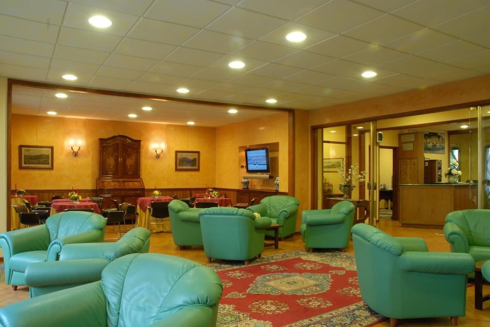 Lobby & Reception