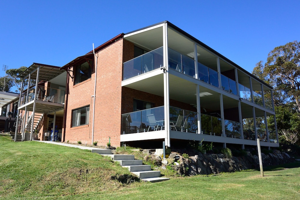 Dungowan Waterfront Apartments