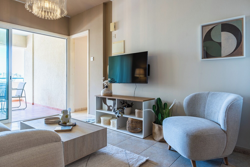Calina - 3-BR Apt & Pool in Mackenzie