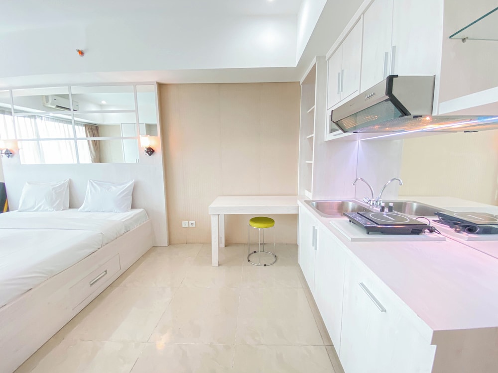 Simply Studio Apartment Tamansari La Grande