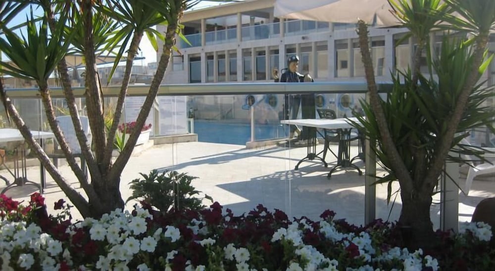 Michelle Suites