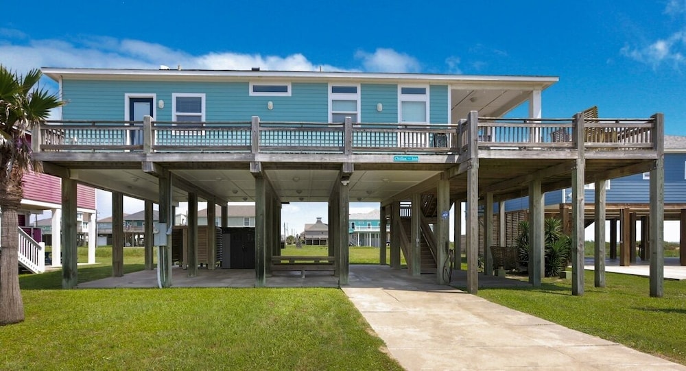 Chillax Inn 3 Bedroom Home by RedAwning