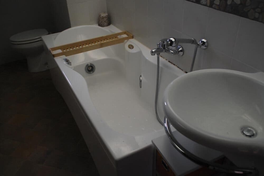 Verdidea - Podere Castello en Radicofani — bathroom