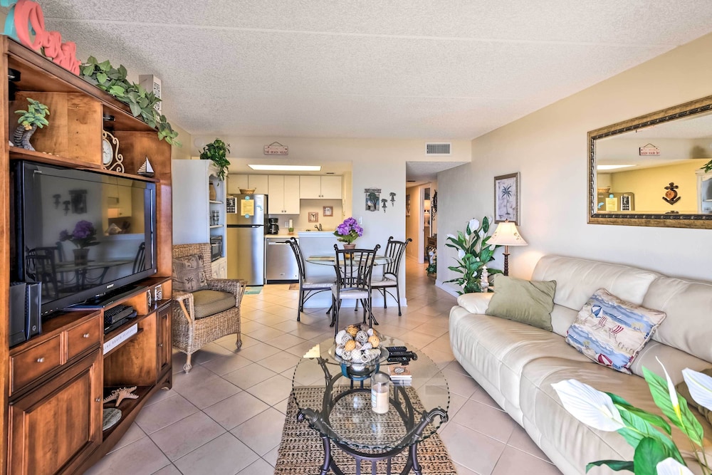 Ormond Beach Condo w/ Balcony & Views