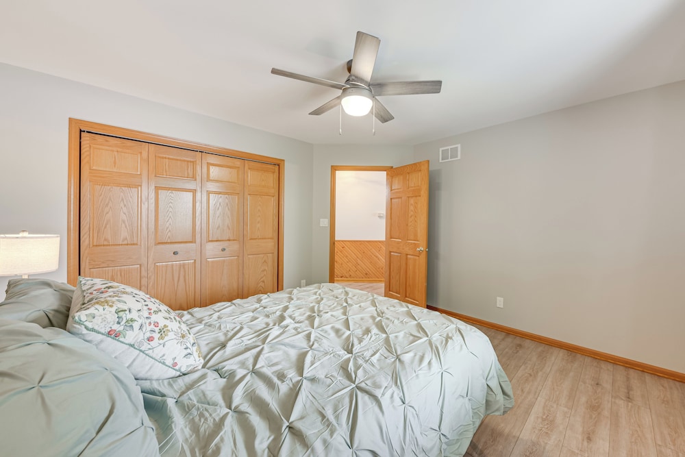 Lake Mary View: Pickleball Paradise Penthouse Unit