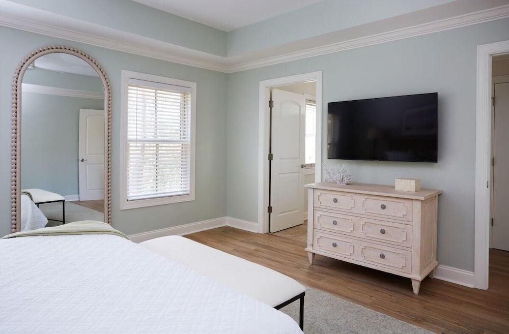 May River Breeze! 3-story Townhouse in Old Town's Promenade