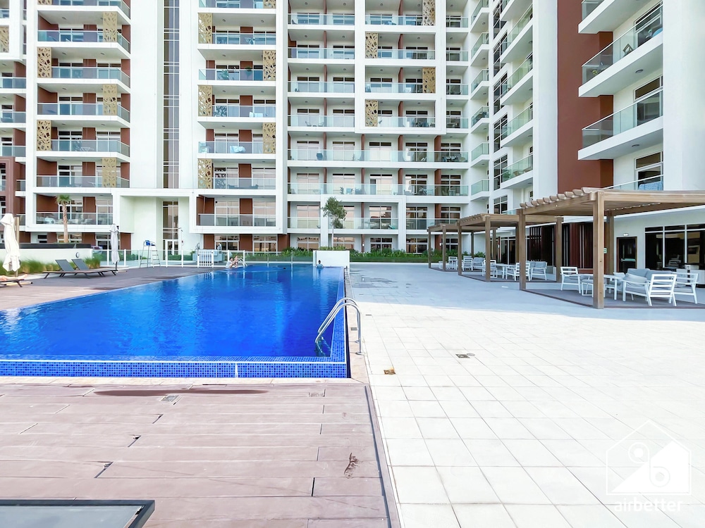 Jewelz Luxury 2BR Balcony, Pool & Garden Views