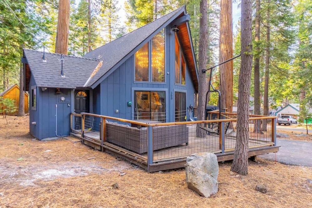 Cozy Tahoma Cabin in the Pines Sleeps 6 + Pets