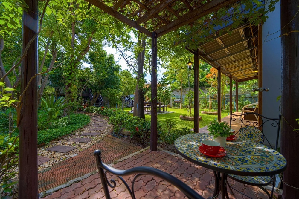 Fantastic Resort Near Town Location BS88