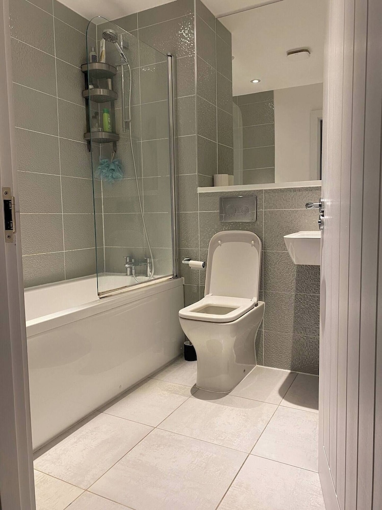 House-sleeps3-parking-garden-petfriendly
