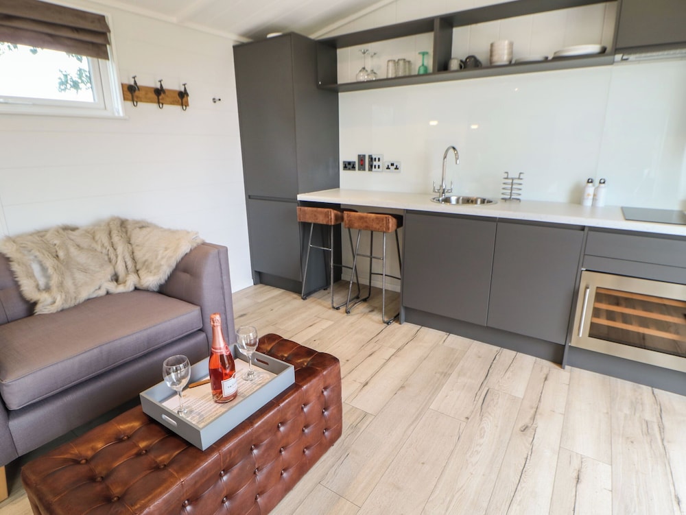 Bowes Hideaway