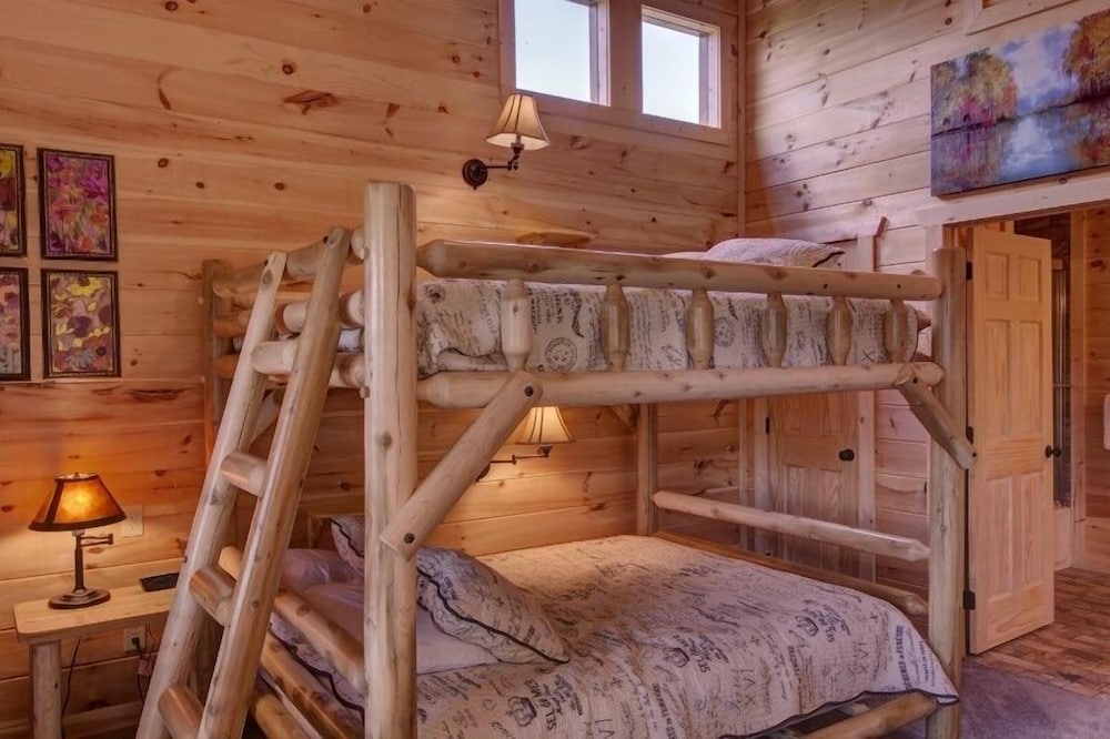Bare Fu't Chateau - 4 Bedrooms, 4 Baths, Sleeps 14 Home by RedAwning