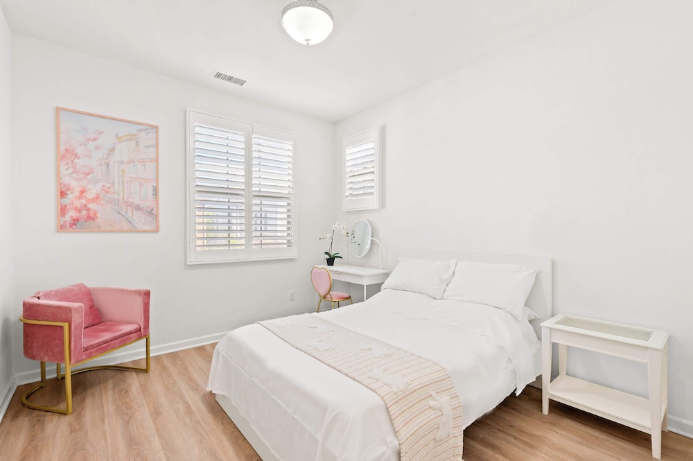 Stylish 3BR Irvine Oasis Family Friendly w Garage