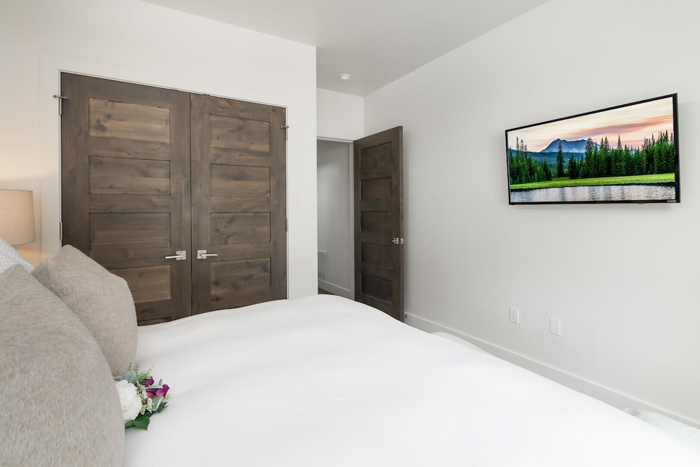 6 Silver Peaks 3 Bedroom Home by Moonlight Basin Lodging view 5