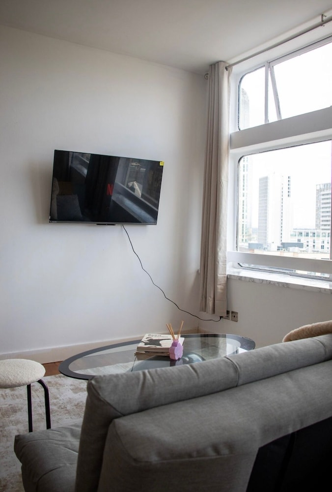 City Centre & Parking 2 Bed Ap