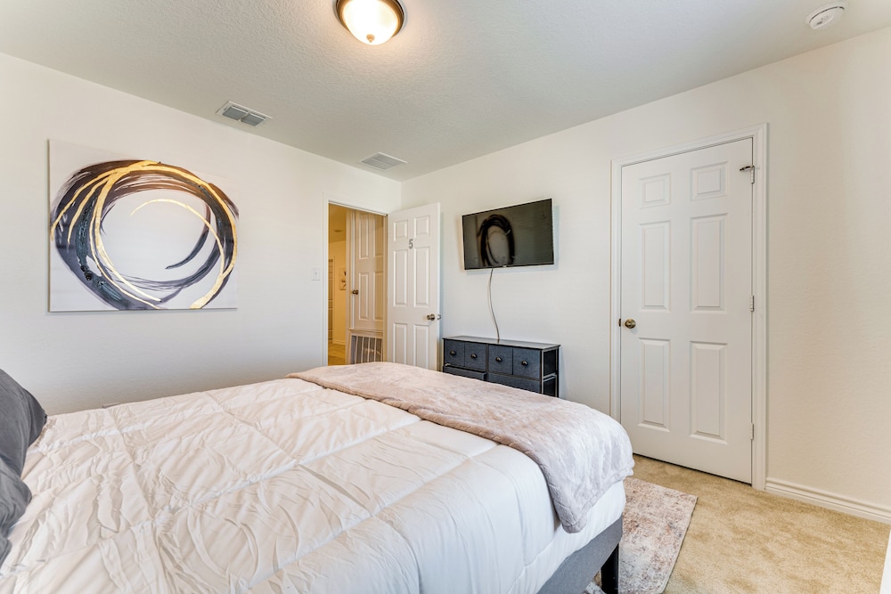 Spacious Home 11 Mi to San Antonio River Walk