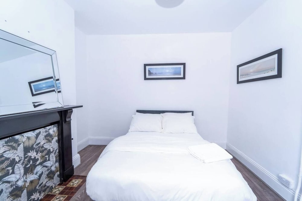 Charming Victorian Home in Heart of Leicester