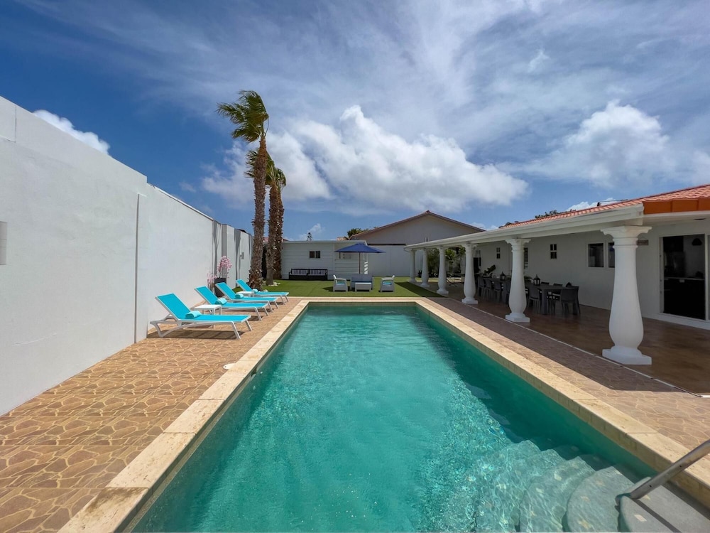 NEW 5BR Villa w Pool Patio Great Location